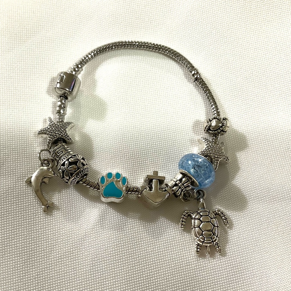 Silver Tone Sea Life Charm Bracelet - Picture 1 of 7